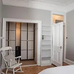 Edinburgh, Stockbridge Apartment